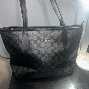 Coach tote bag. Silver/graphite/black.
